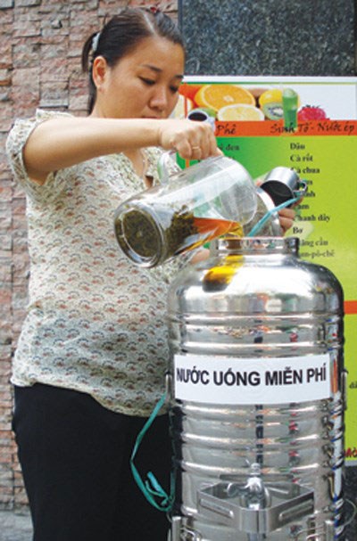 Di[-]sản[-]tình[-]người[-]và[-]câu[-]chuyện[-]bình[-]trà[-]miễn[-]phí